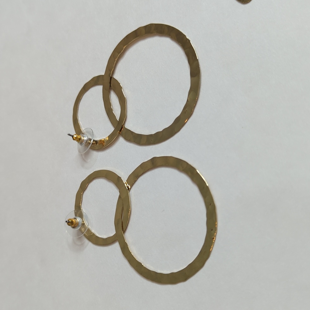 Chicos Pendant Necklace & Earrings Set Gold Tone hammered Metal interlocking - Picture 5 of 10